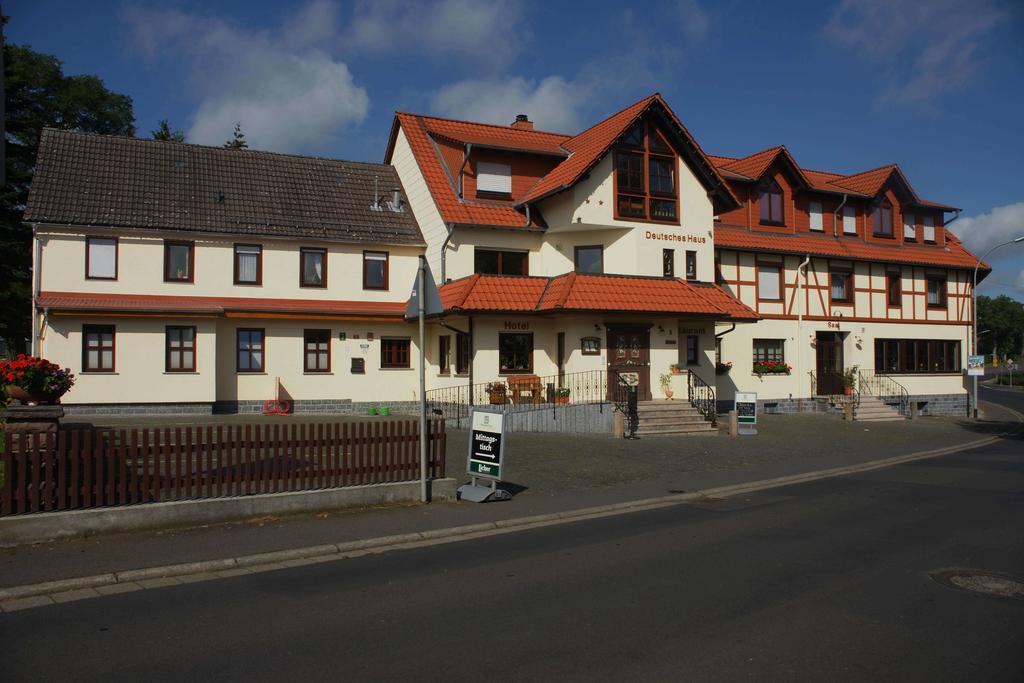 Deutsches Haus Hotel Restaurant Gastwirtschaft Biergarten Am Radweg Bermuthshain Esterno foto